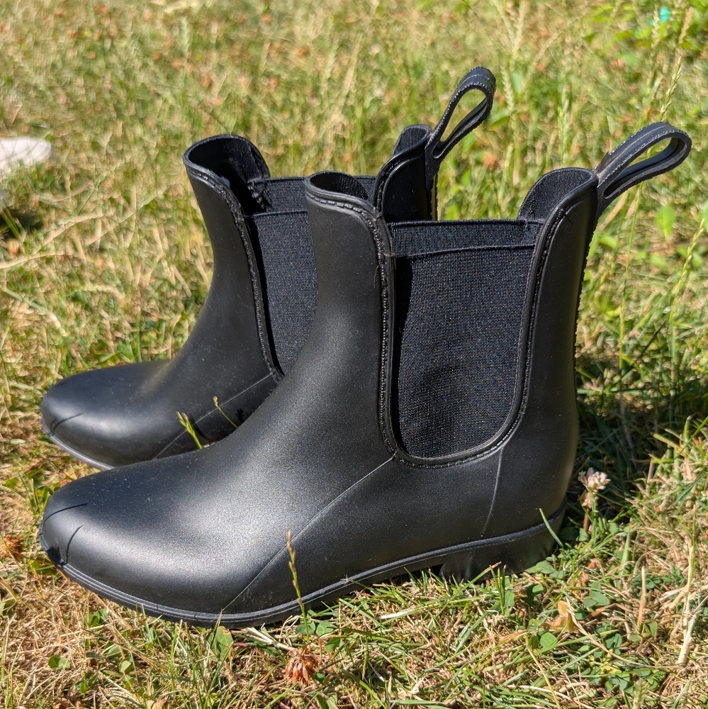 Capelli of New York Black Ankle Chelsea Rain Boots